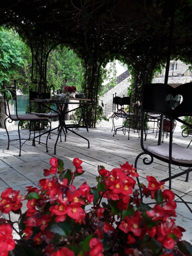 Mas De L'Ile Bed & Breakfast Avignon Exterior photo
