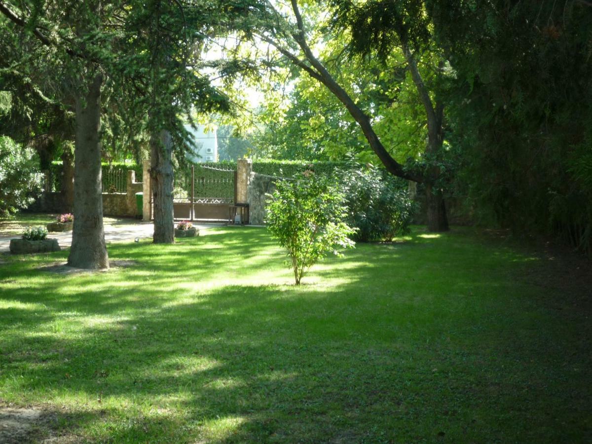 Mas De L'Ile Bed & Breakfast Avignon Exterior photo