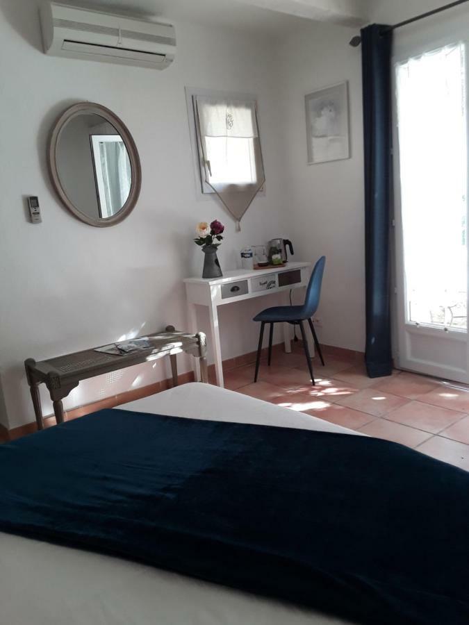 Mas De L'Ile Bed & Breakfast Avignon Exterior photo